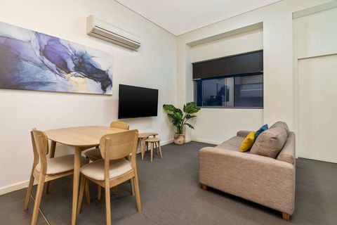 Terminus Apartment Hotel, Ascend Coll - Melbourne Tourism 2