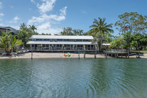 Caribbean Noosa - Melbourne Tourism 0