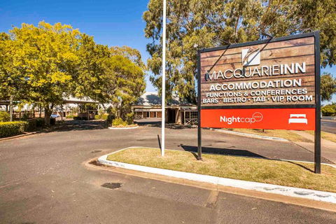 Macquarie Inn - Melbourne Tourism 0