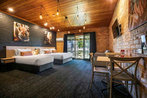 Macquarie Inn - Melbourne Tourism 1
