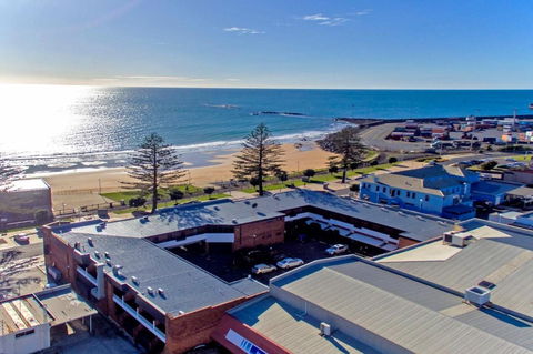 Beachfront Voyager Motor Inn - Melbourne Tourism 0