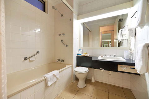 Beachfront Voyager Motor Inn - Melbourne Tourism 1