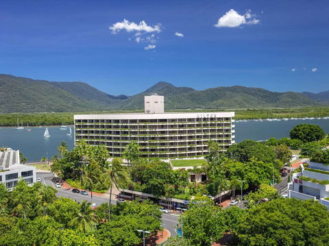 Hilton Cairns - Melbourne Tourism 2