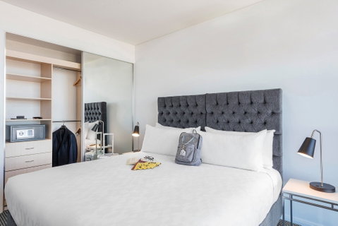 Meriton Suites Campbell Street - Melbourne Tourism 6