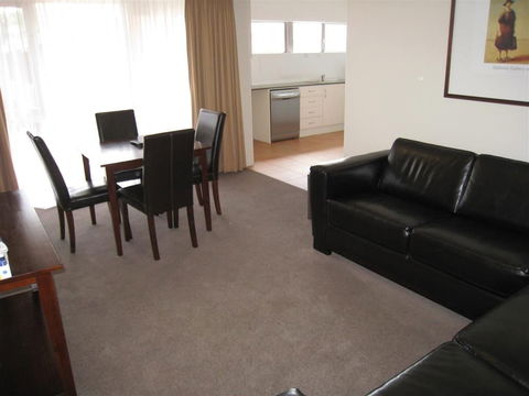 Forrest Hotel & Apartments - Melbourne Tourism 3