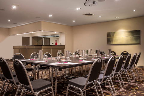 Crowne Plaza Canberra - Melbourne Tourism 10