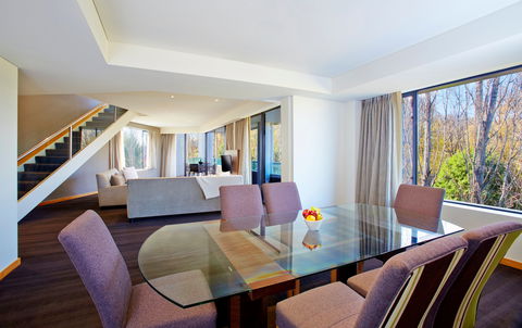 Crowne Plaza Canberra - Melbourne Tourism 13