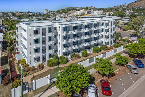 Madison Ocean Breeze - Melbourne Tourism 0