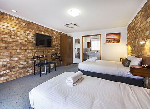 Clare Central Motel - Melbourne Tourism 1