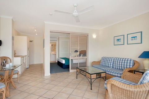 Macrossan House Boutique Holidays Apts - Melbourne Tourism 2