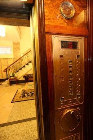 ULTIQA Rothbury Hotel - Melbourne Tourism 1