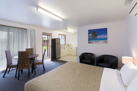 Best Western Colonial Village Motel - Melbourne Tourism 1