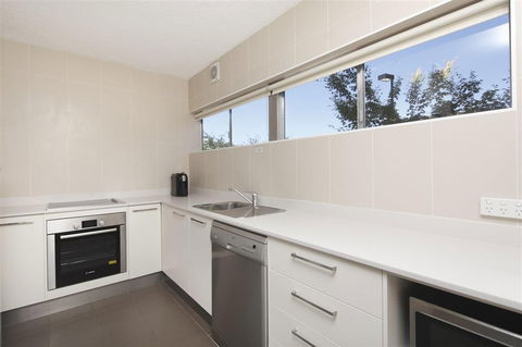 Forrest Hotel & Apartments - Melbourne Tourism 1