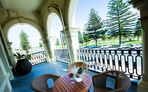 Largs Pier Hotel - Melbourne Tourism 2