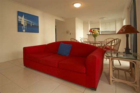 Santorini Holiday Apartments - Melbourne Tourism 1