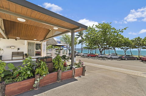 Beach House Motel - Melbourne Tourism 0