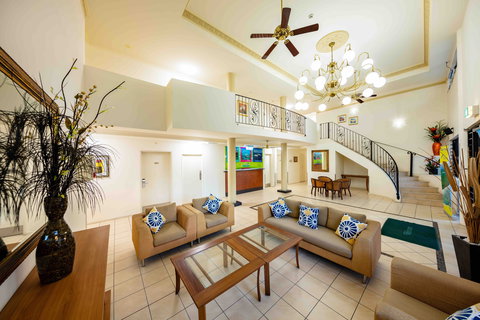 Cairns Queenscourt - Melbourne Tourism 1