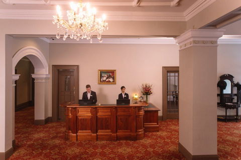 Hadley's Orient Hotel - Melbourne Tourism 1