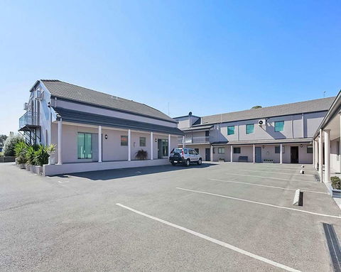 Quality Inn & Suites Menzies - Melbourne Tourism 2