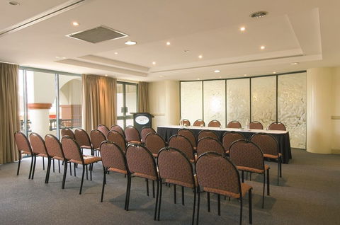 Oaks Calypso Plaza Resort - Melbourne Tourism 4
