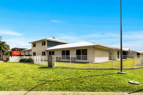 Econo Lodge Beachside - Melbourne Tourism 0