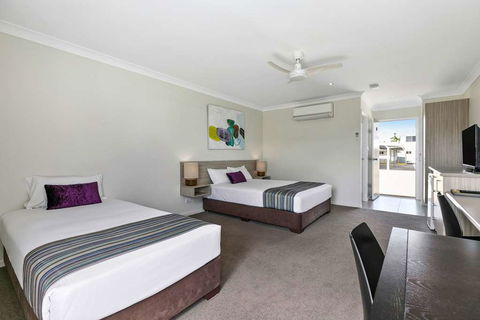 Econo Lodge Beachside - Melbourne Tourism 11