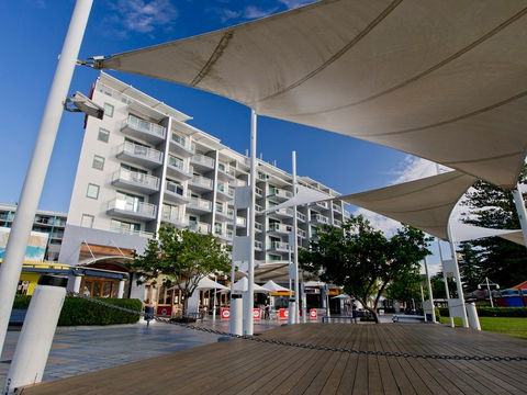Oaks Waterfront Resort - Melbourne Tourism 0