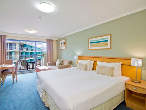 Oaks Waterfront Resort - Melbourne Tourism 2