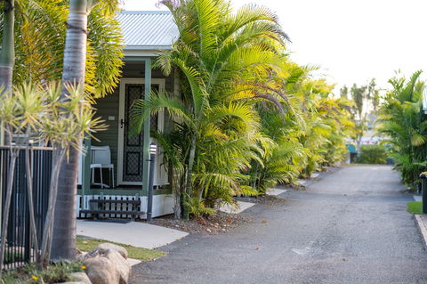 Barney Beach Accommodation Centre - Melbourne Tourism 0