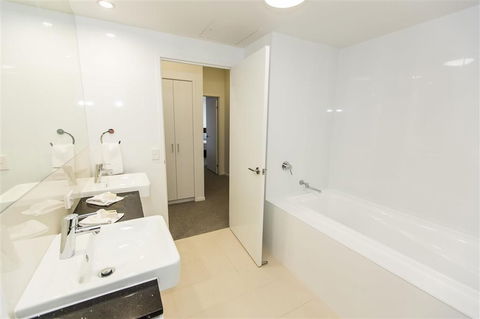 Gladstone Central Plaza Apartment Hotel - Melbourne Tourism 1