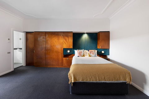 Regents Court - Melbourne Tourism 1