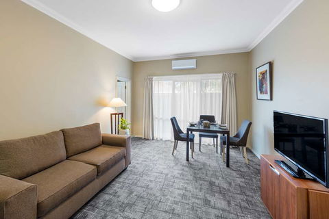 Kimberley Gardens Hotel, Serviced Apts - Melbourne Tourism 9