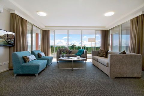 Pacific Suites Canberra - Melbourne Tourism 1