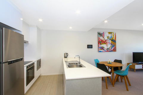 IQ Smart Apartments 704 Braddon ACT - Melbourne Tourism 4