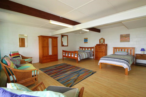 Bally High, 20 Dulconghi Street - Melbourne Tourism 3