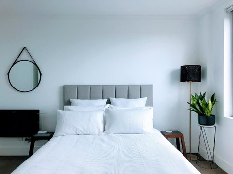 Staying Places - The Avenue - Melbourne Tourism 16