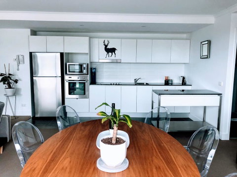 Staying Places - The Avenue - Melbourne Tourism 7