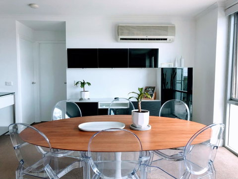 Staying Places - The Avenue - Melbourne Tourism 0