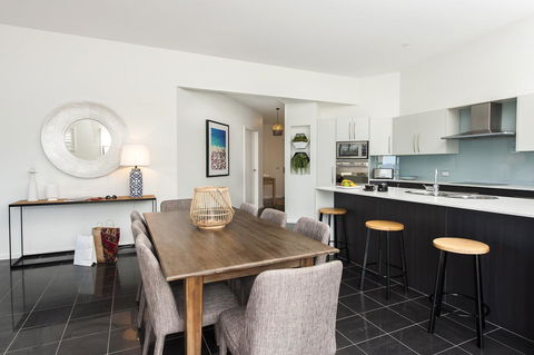 Mollymook Beachfront Penthouse 9 - Melbourne Tourism 5