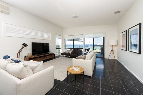 Mollymook Beachfront Penthouse 9 - Melbourne Tourism 1