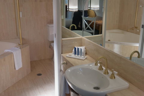 Pacific Bay Resort - Melbourne Tourism 1