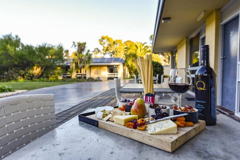 William Macintosh Motor Lodge - Melbourne Tourism 1