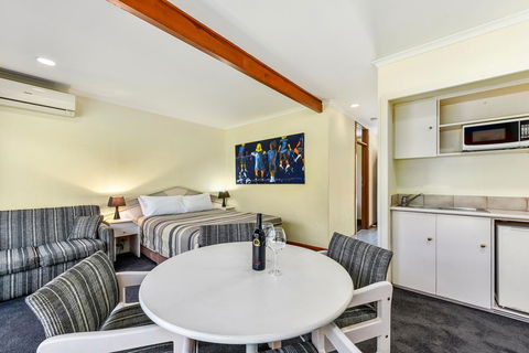 William Macintosh Motor Lodge - Melbourne Tourism 18