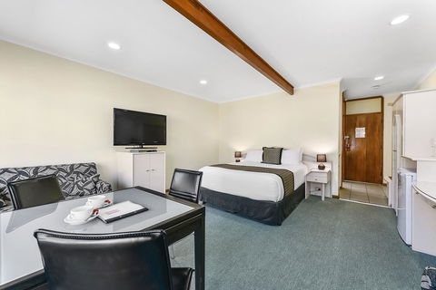 William Macintosh Motor Lodge - Melbourne Tourism 30