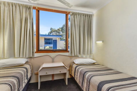 William Macintosh Motor Lodge - Melbourne Tourism 21