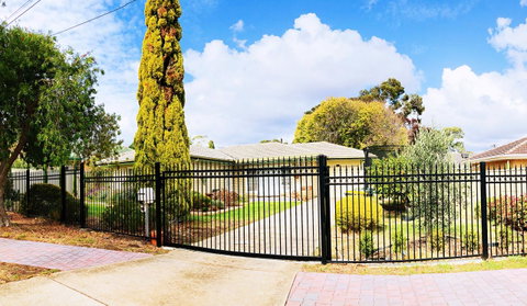 Beautiful Garden House - Melbourne Tourism 7