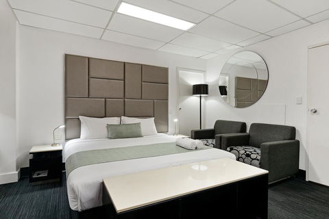 Cosmo On Bank - Melbourne Tourism 3