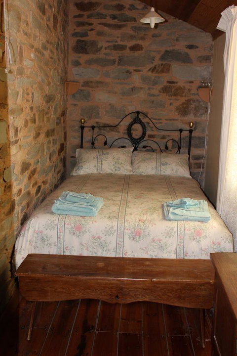 Hillside Cottage - Melbourne Tourism 3