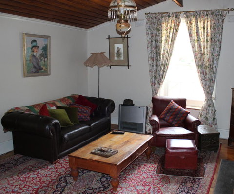 Hillside Cottage - Melbourne Tourism 1