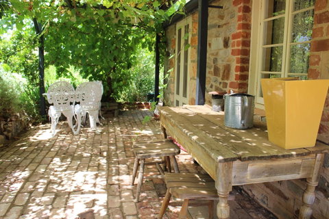 Hillside Cottage - Melbourne Tourism 8